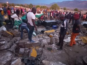 Four people dies as wall collapses