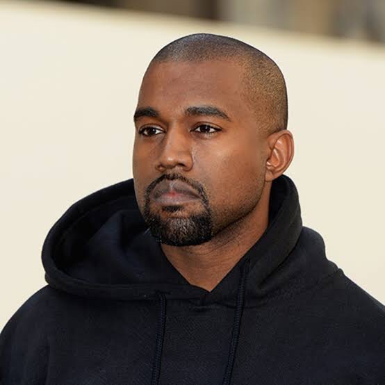 “I haven’t touched cash in 4 years” Kanye west says (video)